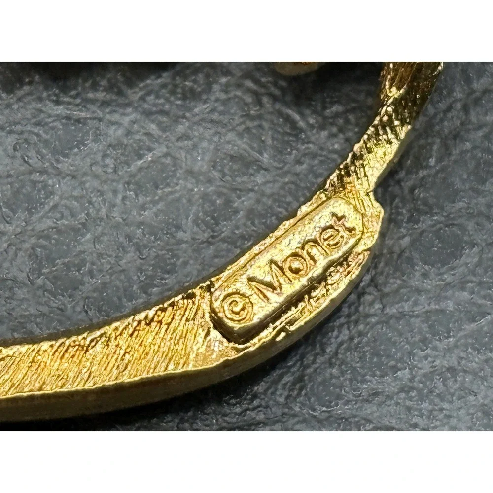 Vintage HUGE Monet Swirl Feather Leaf Wreath 80s Brooch Textured Pin Gold Tone
